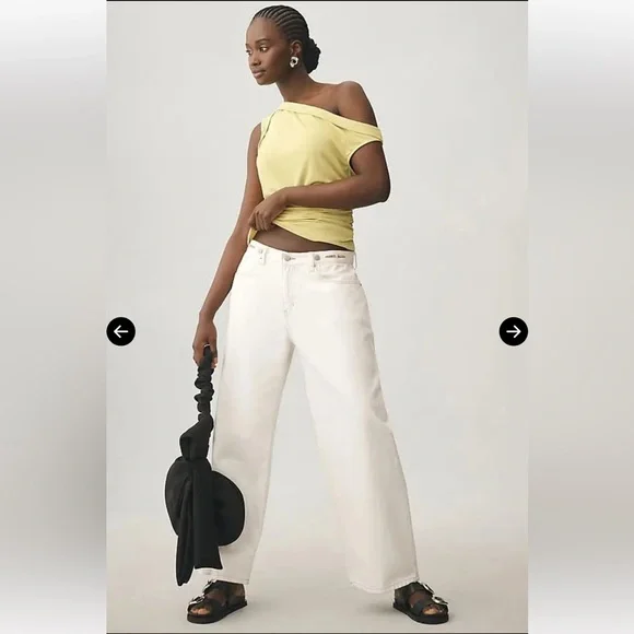 Stylish Black Crossbody Bag with Bow Detail - Picture 3 of 13